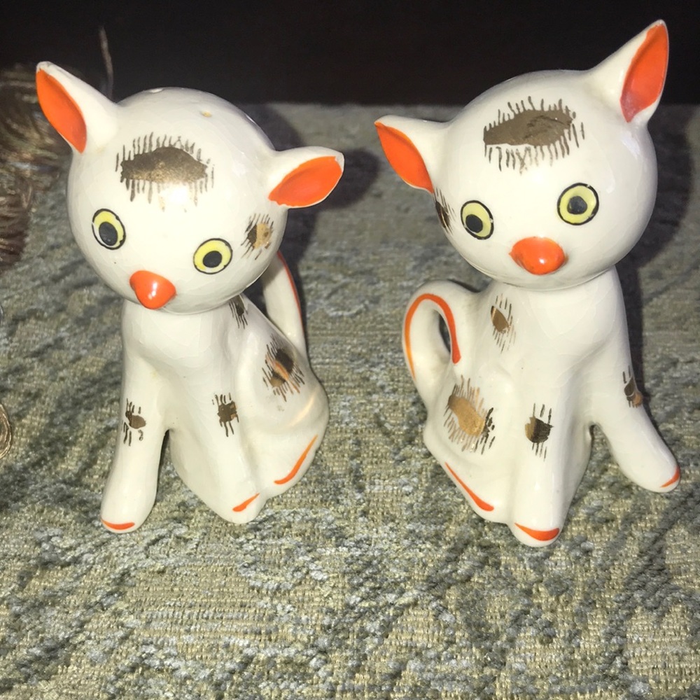 Japan Vintage MCM 1960’s Salt and Pepper Set Orange and Gold Cat Figurines